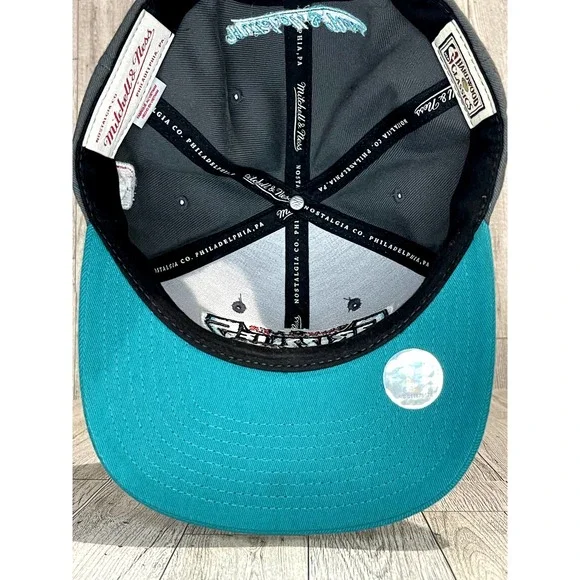 NBA Vancouver Grizzlies Mitchell & Ness Teal and Gray cap - Picture 4 of 6